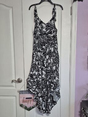 VINCE CAMUTO Black & White Floral Handkerchief Hem Jumpsuit